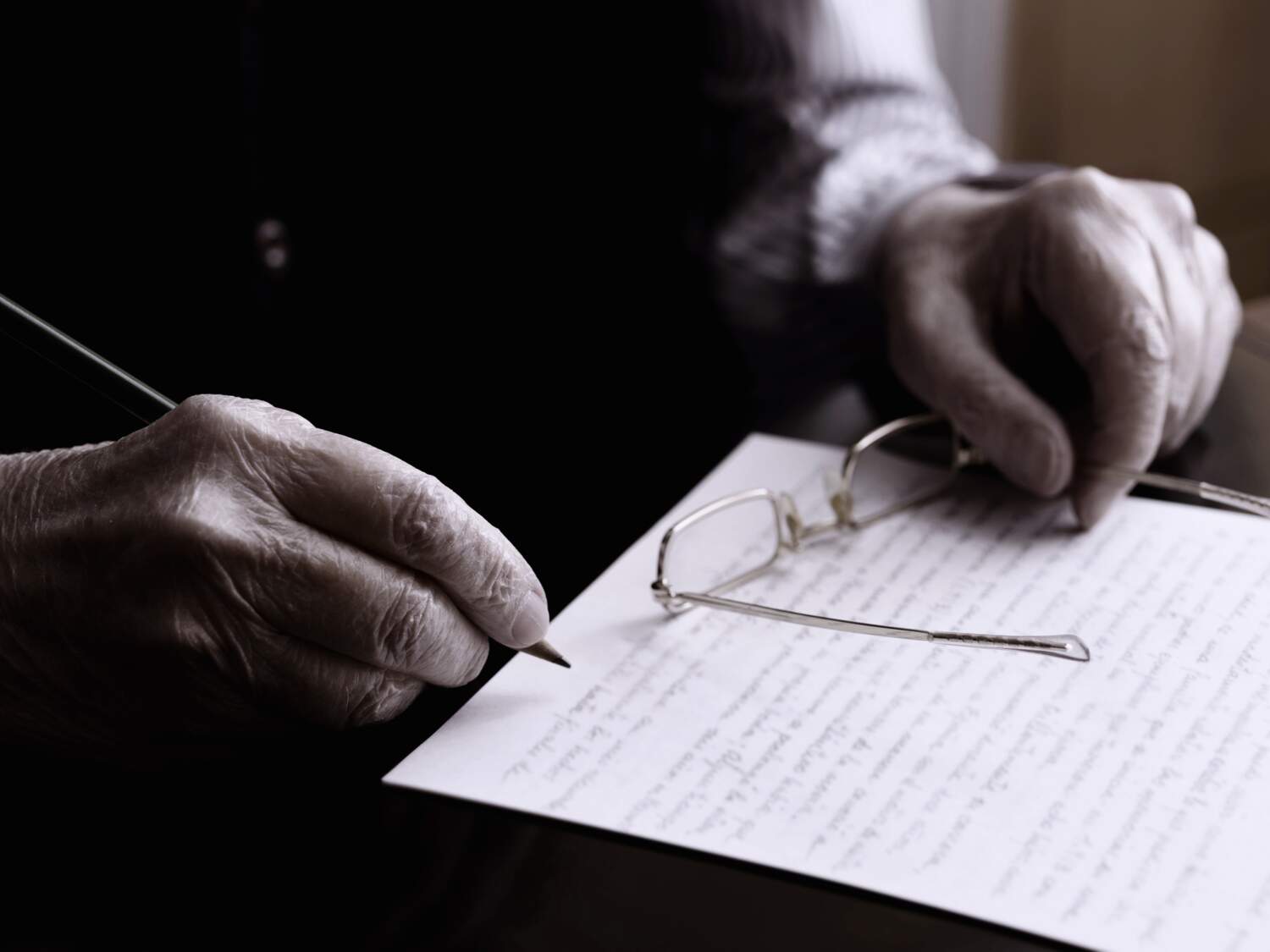 الكتابة الإبداعية كأداة للتعافي النفسي أثناء الأزمات الإنسانية